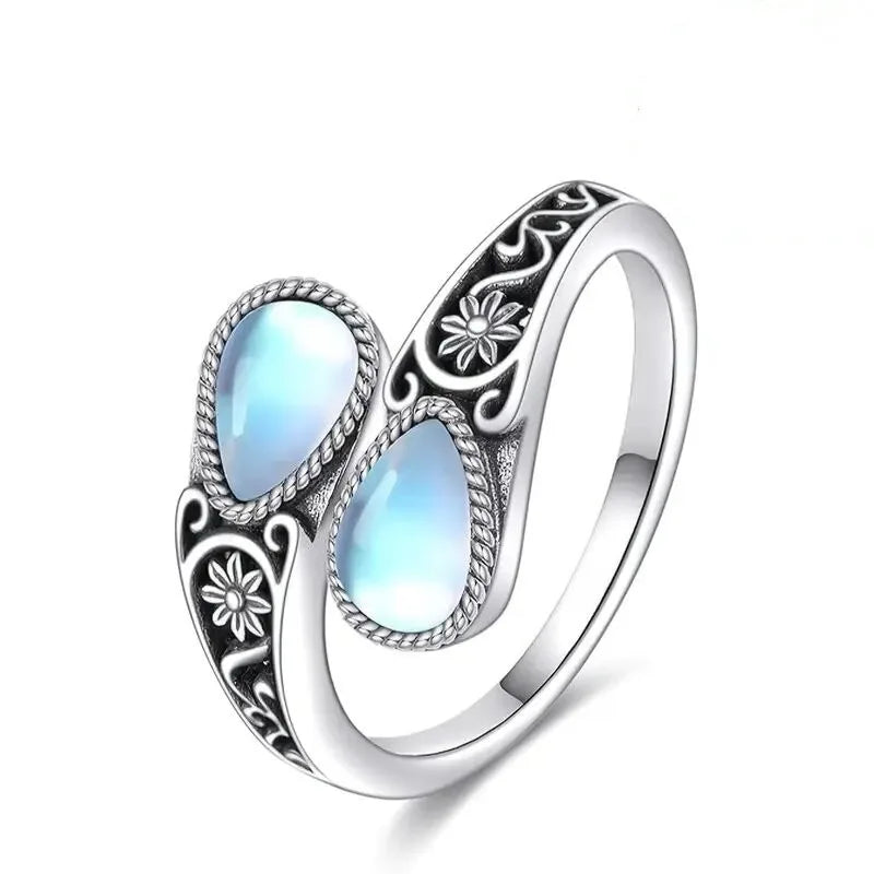 Eleganter Ring mit Mondstein Blüte