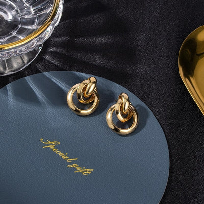 Elegante goldene Creolen