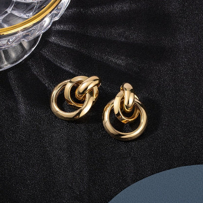 Elegante goldene Creolen